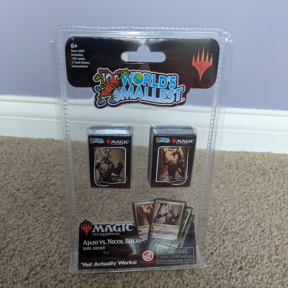 Magic: The Gathering World's Smallest Trading Cards - Ajani Vs Nicol Bolas